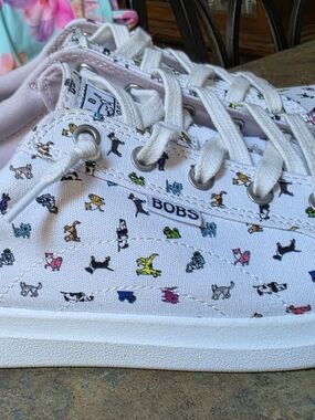 Skechers BOBS White Canvas Slip-On Sneakers Multicolor Dog Print Sz 9.5 NEW